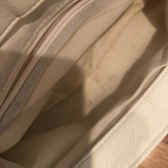 Ivory clutch🥑🥑🥑 - Picture 5 of 6